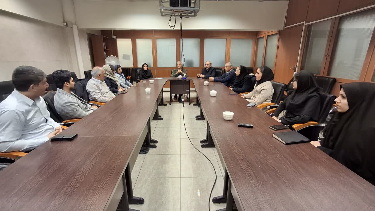 هم اندیشی معاون آموزش و مدیر گروه علوم پرتوی دانشکده پیراپزشکی با مسئولین بخش¬های تصویربرداری مراکز آموزشی درمانی دانشگاه علوم پزشکی ایران 